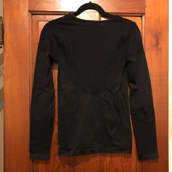 NWOT Fabletics Musetta Seamless L/S Top - Picture 3 of 5
